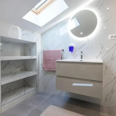 Grace 2 By Guide Apartment *