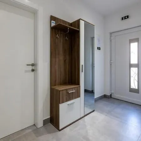 Grace 2 By Guide Apartment